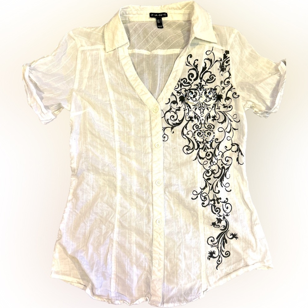 FANG juniors blouse that is marked large but it is smaller than that!
